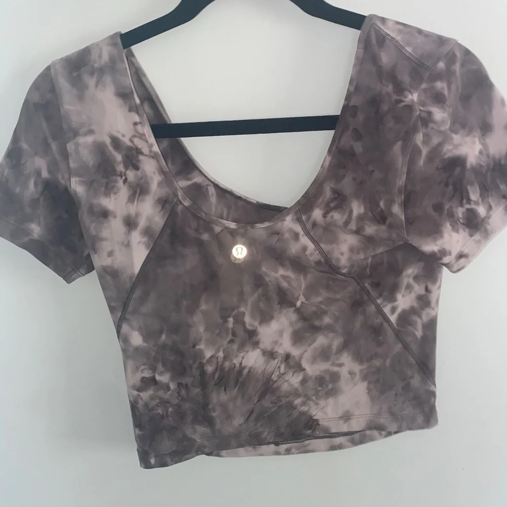 Lulu lemon Align Short Sleeve Cropped Tops (Blue Gray White Marble Active Top) - Picture 3 of 4